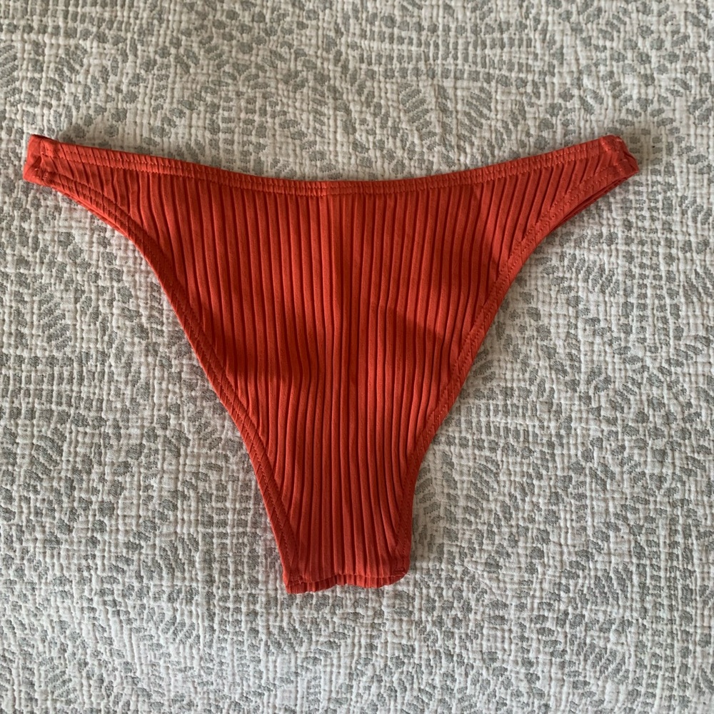 Red Bikini - Picture 4 of 4